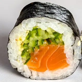Futomaki ogórek, łosoś, sezam 8szt 190g