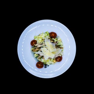 Salată Caesar cu piept de pui