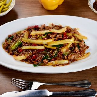 Корейская капуста с фунчёзой и мясом 