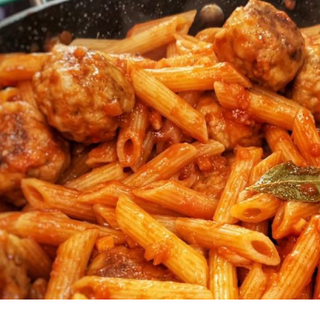 Rigatoni con Albóndigas 