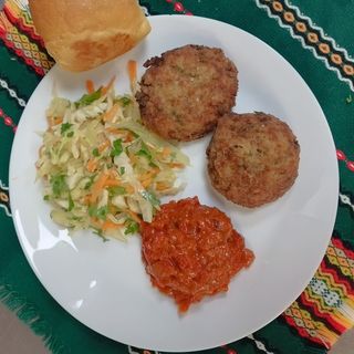 Постни кюфтета с булгур  и  гарнитура 450 гр.