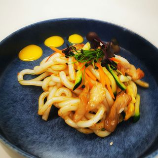 187. Udon con pollo