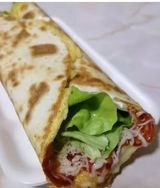 Omlet sa kulenom i kačkavaljem u tortilji XL