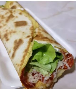 Omlet sa kulenom i kačkavaljem u tortilji XL