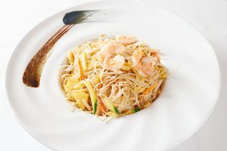 254. Spaghetti di riso con gamberi