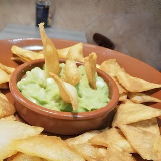 Guacamole Totopos