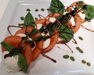 Ensalada caprese.  