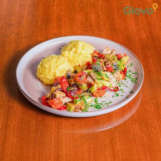 Tigaie picantă  cu mămăligă