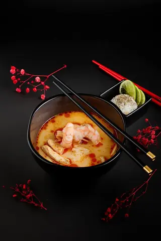 Том Ям с курицей и креветками Блэк Тайгер/ Tom Yum cu pui și creveți Black Tiger