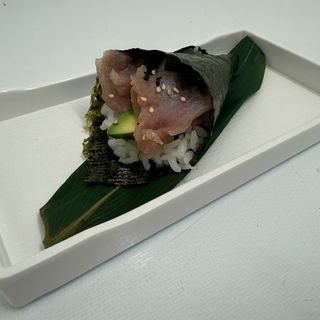 186. Temaki Tonno E Avocado