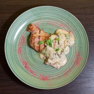 Стейк індички з грибним соусом (200/80г)