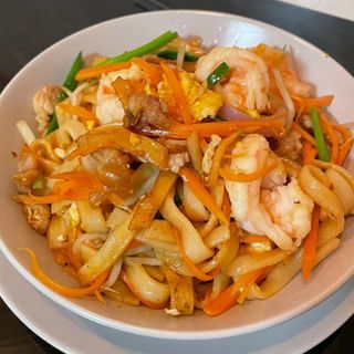 85A.Tagliatelle di riso verdure miste con gamberi 虾炒河粉