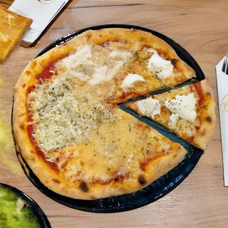 Pizza Quattro Formagio 50cm