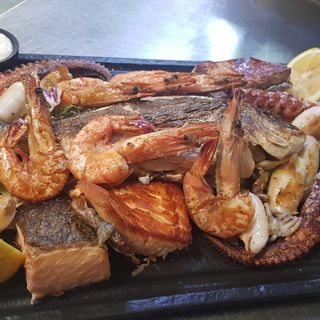 Platou de pește și fructe de mare (2 persoane)