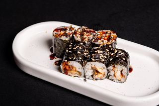 98. Hosomaki anguilla