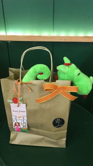 Drac de peluix amb bossa decorativa