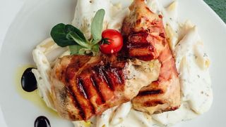 Punjena piletina sa pršutom i dimljenim sirom