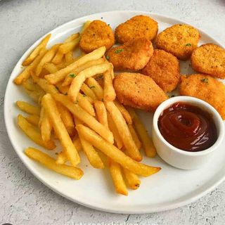 chicken nuggets + chips
