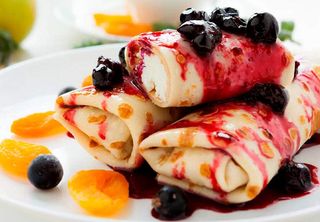 Млинець з солодким сиром та вишнями (290г)