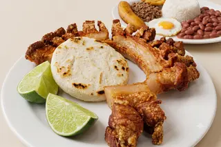 Arepa Con Chicharrón