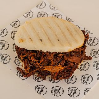 Arepa de Carne Mechada