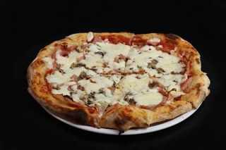 Pizza Funghi e Salsiccia