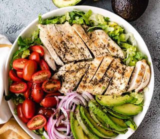 Avocado salad with chicken
