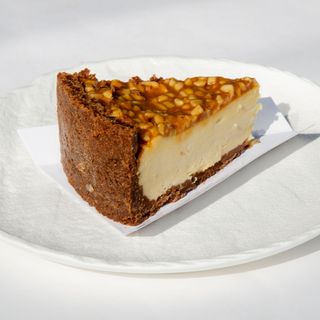 Чизкейк сникерс