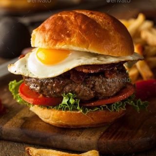 Eggy Beef Burger + Patatas Fritas