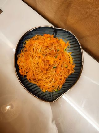 Spaghetti di riso con curry