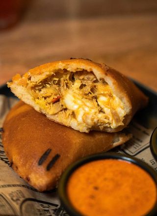 Empanada de Pollo y Queso