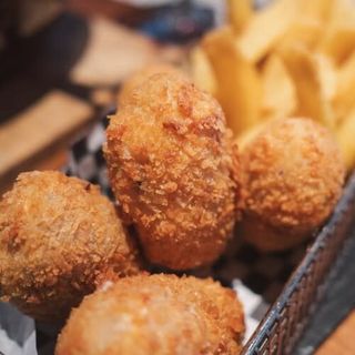 Racion Croquetas De Cecina Y Queso De Cabra (6 Uds)