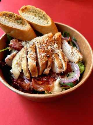 Sałatka z kurczakiem 160 g