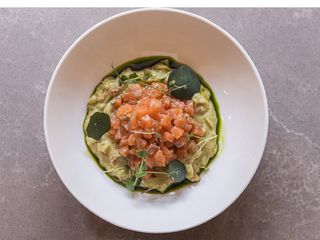 Тартар з лосося та авокадо (230g)