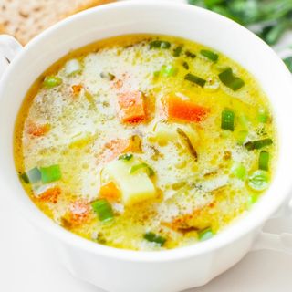 Zupa ogórkowa z ziemniakami