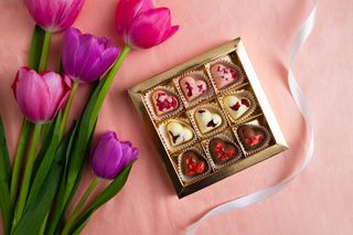 Inimioare de ciocolată cu fructe liofilizate 9 buc