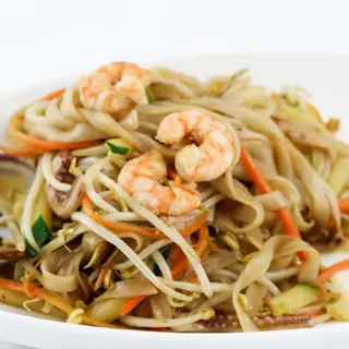 139. Tallarines fritos con gambas