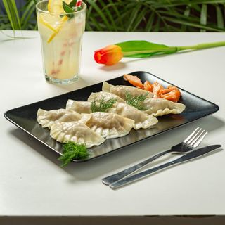Pierogi z łososiem i serem camembert