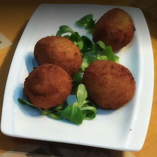 Croquetas De Chipirones Tinta (8 uds.)