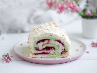 Рулет Меренговый с фисташками 