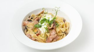 Фетучини с курицей и грибами