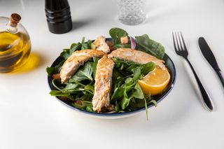 Salata cu piept de pui