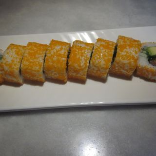 78-Uramaki Atún, Aguacate, Pepino Y Wakame Tópico (8 Pzs.)