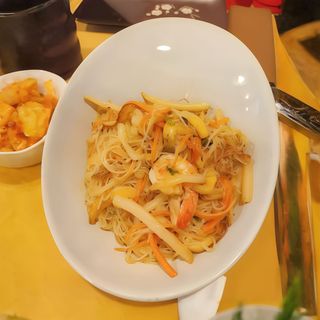 Fideo De Arroz Mixto Al Curry