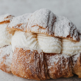 Croissant Clásico Relleno de Nata