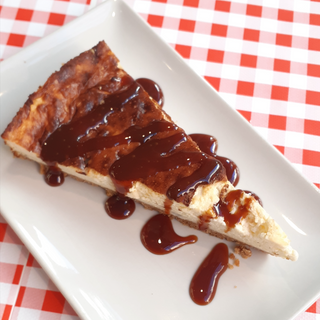 CHEESECAKE porción con Salted Caramel