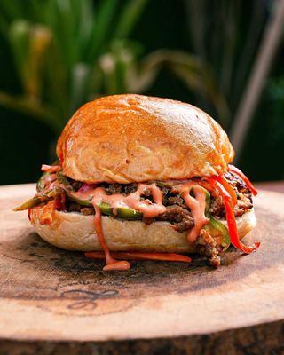 Ram burger + a side + drink