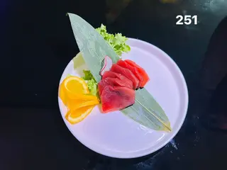 251. Sashimi maguro 6 pezzi