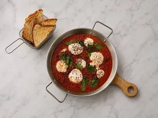 Шакшука з томленою яловичиною (можно замовити з 10.00 до 14.00) (470g)