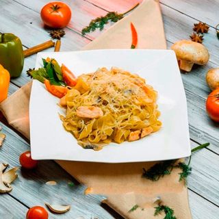 Феттучини с лососем